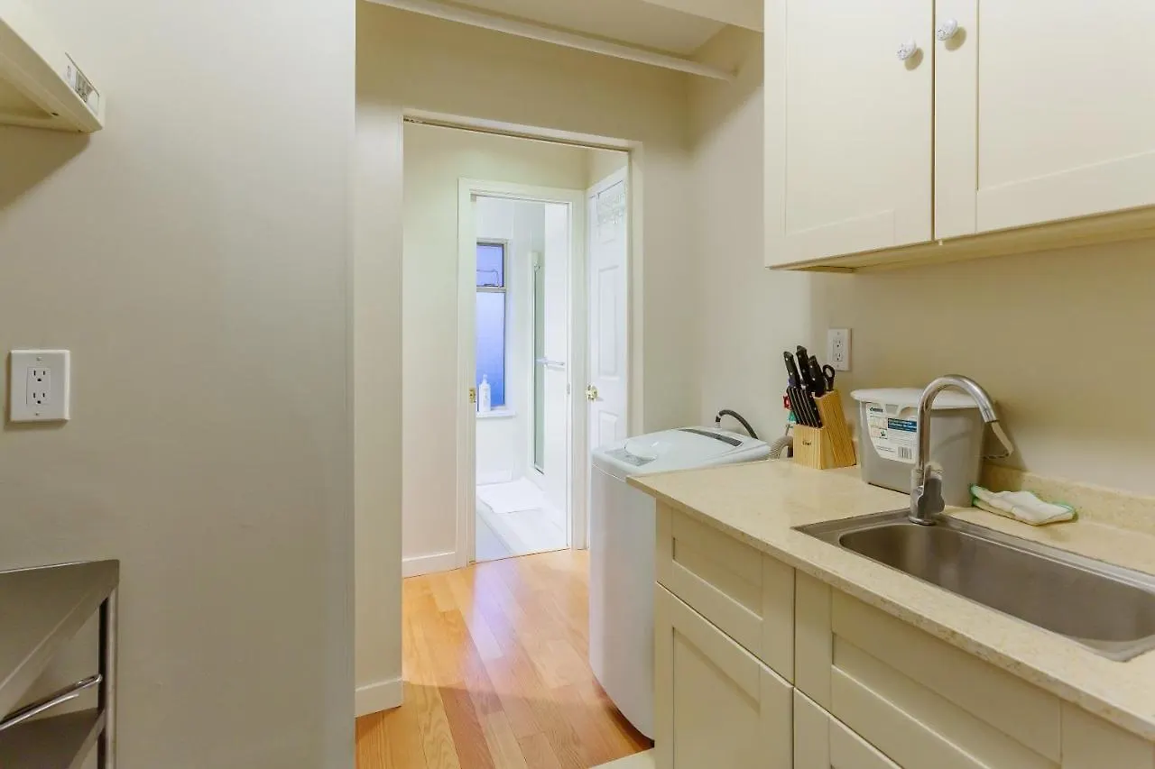 Guest house Convenient To Attractions & Close To Airport Vancouver