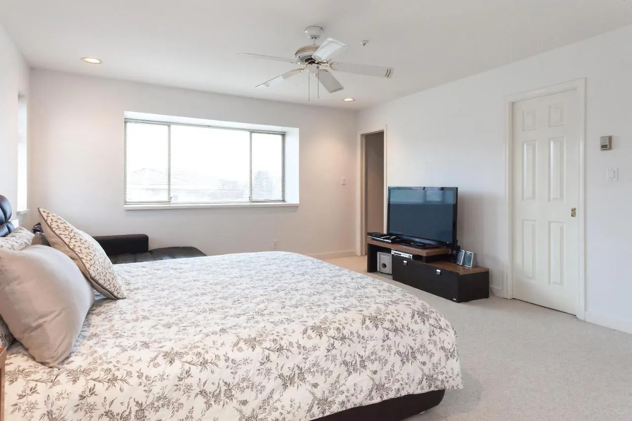 Convenient To Attractions & Close To Airport Vancouver Guest house