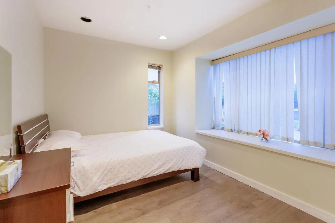 Convenient To Attractions & Close To Airport Vancouver Guest house